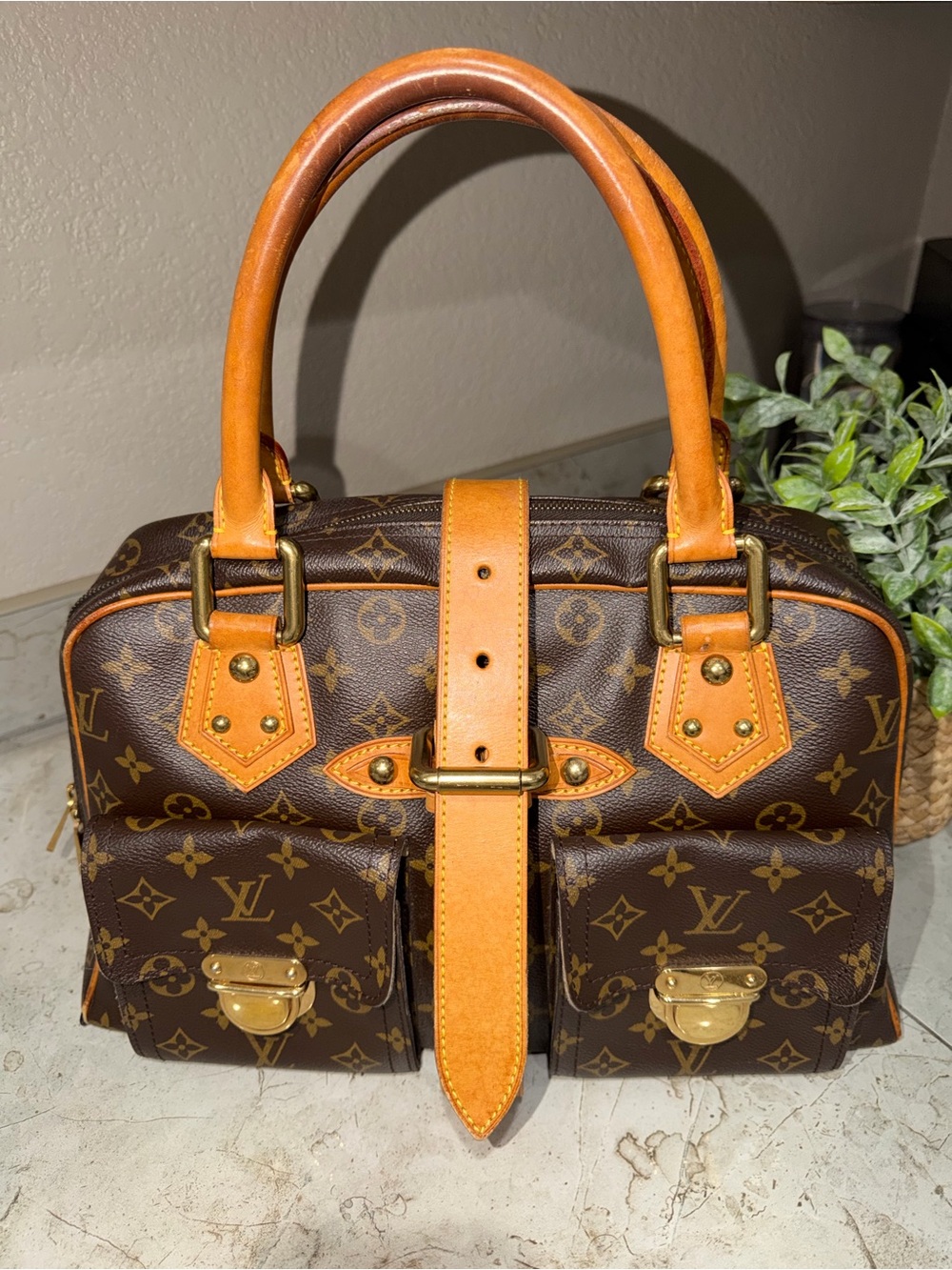 Authentic Louis Vuitton Manhattan GM - Picture 2 of 15